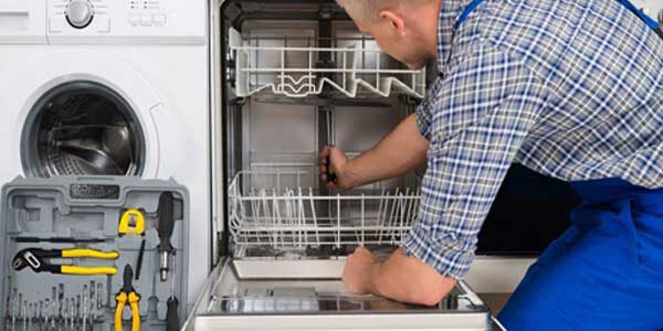 چگونه شیر تخلیه ماشین ظرفشویی را بررسی کنیم؟