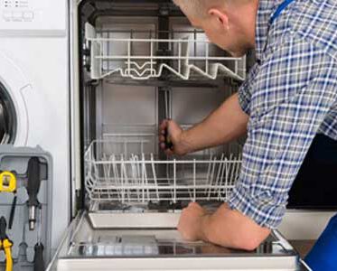 چگونه شیر تخلیه ماشین ظرفشویی را بررسی کنیم؟
